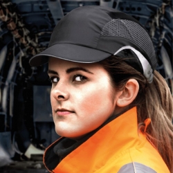 Противоударна шапка AEROLITE® - 2.5cm Peak Черен цвят