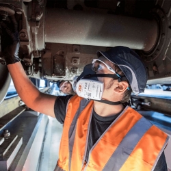 Противоударна шапка AEROLITE® - 2.5cm Peak тъмносин цвят